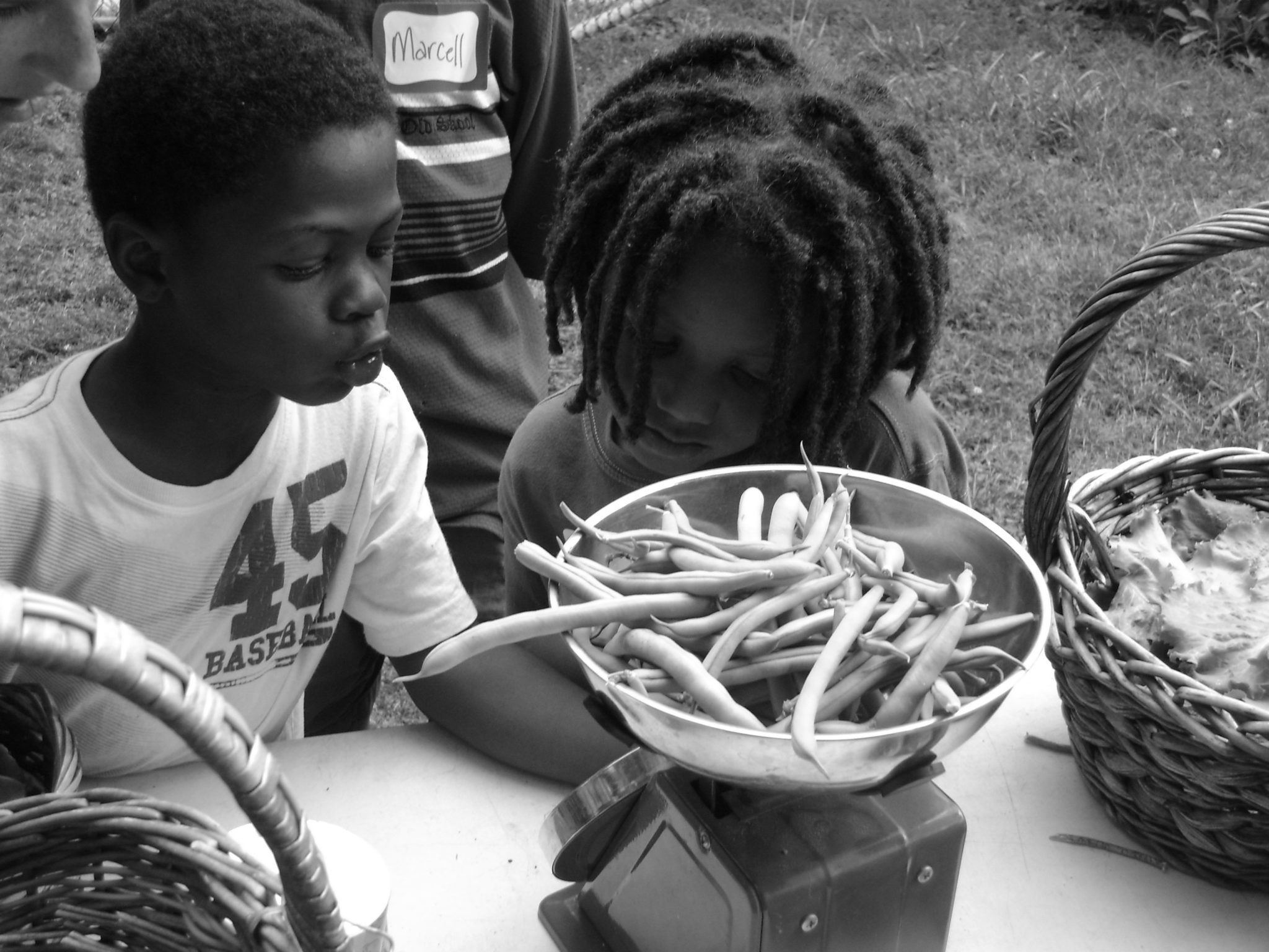 Dewayne and Trequan weighing the beans B&W