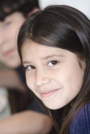 girl smiling at camera_dk hair